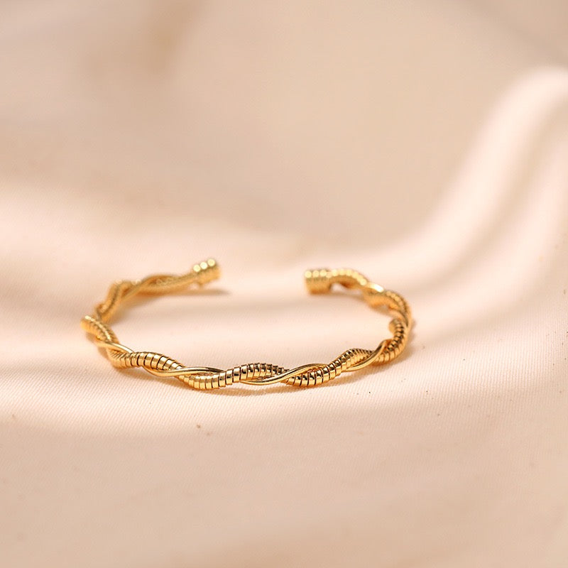18K Gold Geometric Wave Cross Twist Open Weave Vintage Bracelet