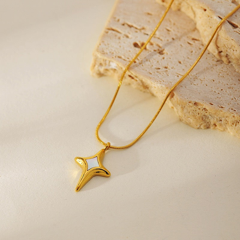 18K Gold Shell Four-pointed Star Necklace