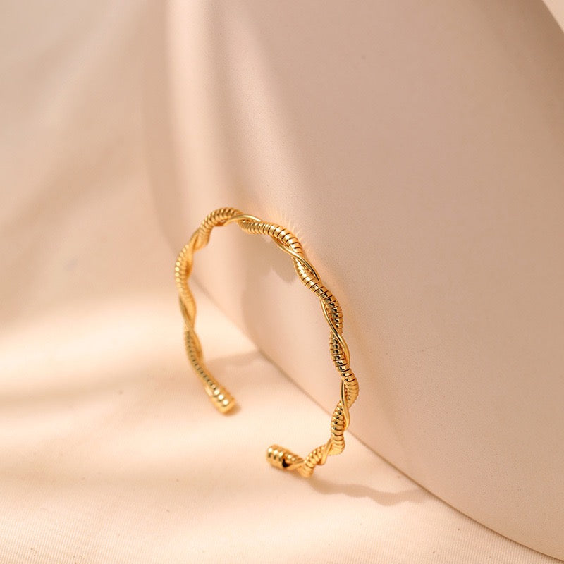 18K Gold Geometric Wave Cross Twist Open Weave Vintage Bracelet