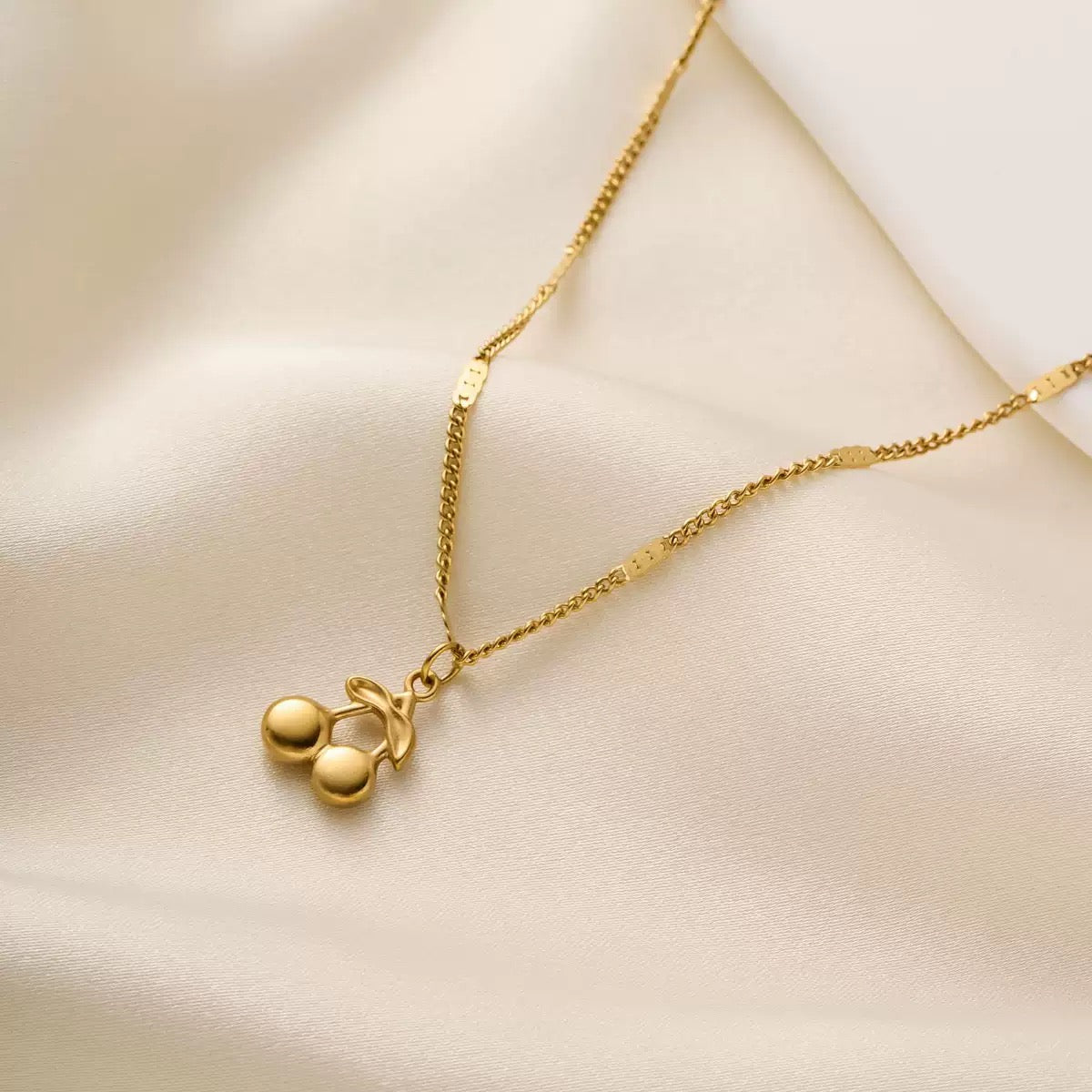 18k Gold Small Cherry Collarbone Chain