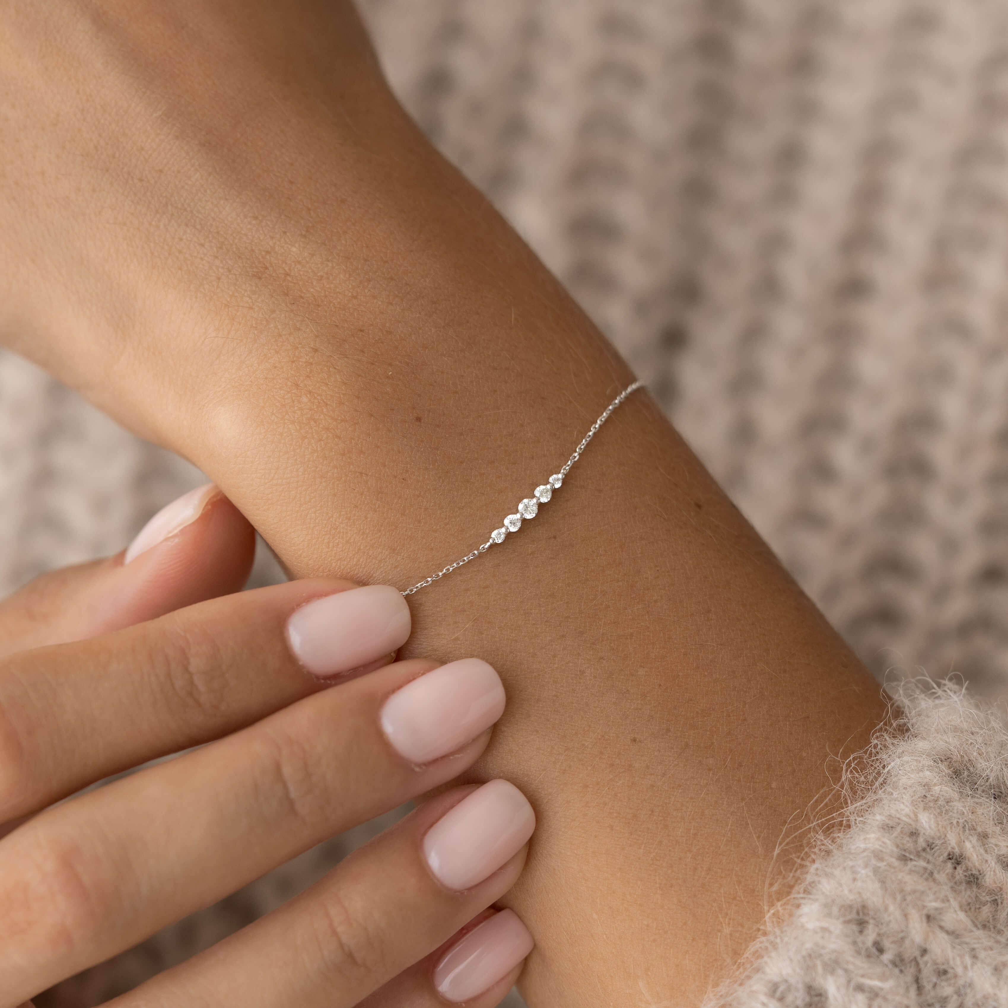 Graduated Diamond Bracelet White Gold - Tamsin